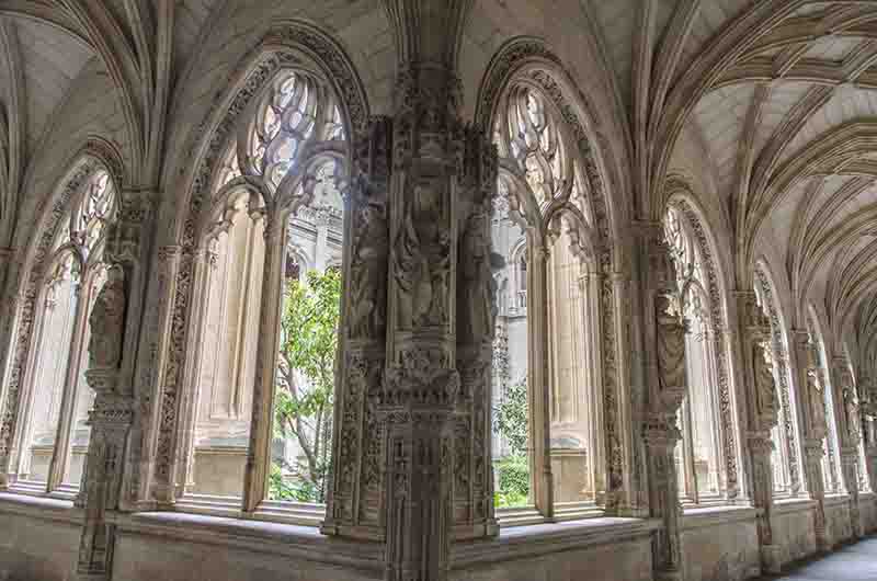 Toledo 082 - monasterio San Juan de los Reyes - claustro.jpg